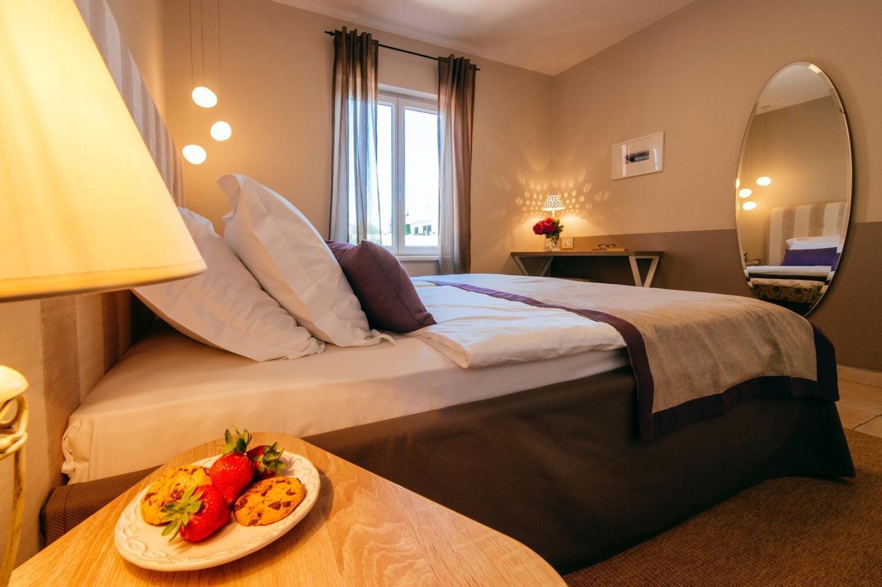 Villa Mirakul Sukosan Ngoại thất bức ảnh